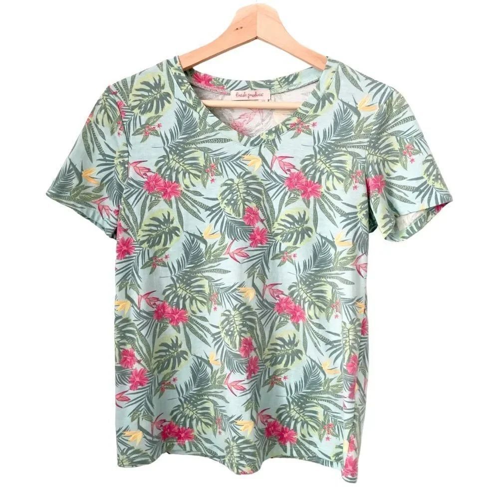 NEW Fresh Produce Floral Vneck Tee Top in Size X Small